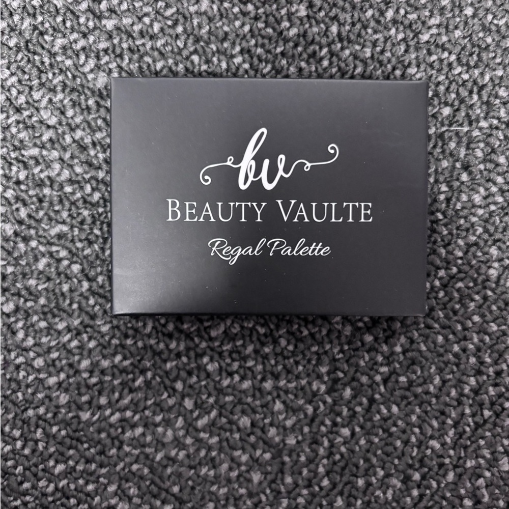 Beauty Vaulte Regal Palette - Elegant Eyeshadow Collection